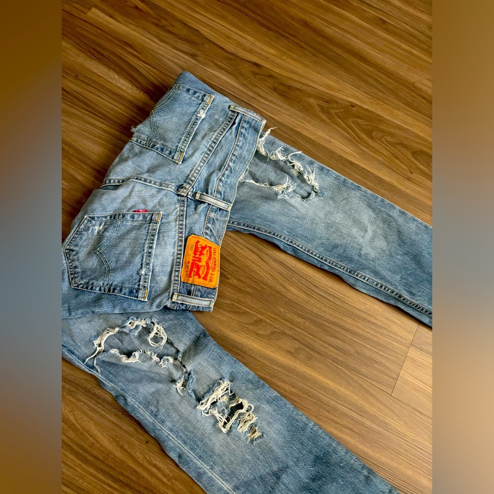 Women Levi’s 511 Distressed Jeans Size 30
